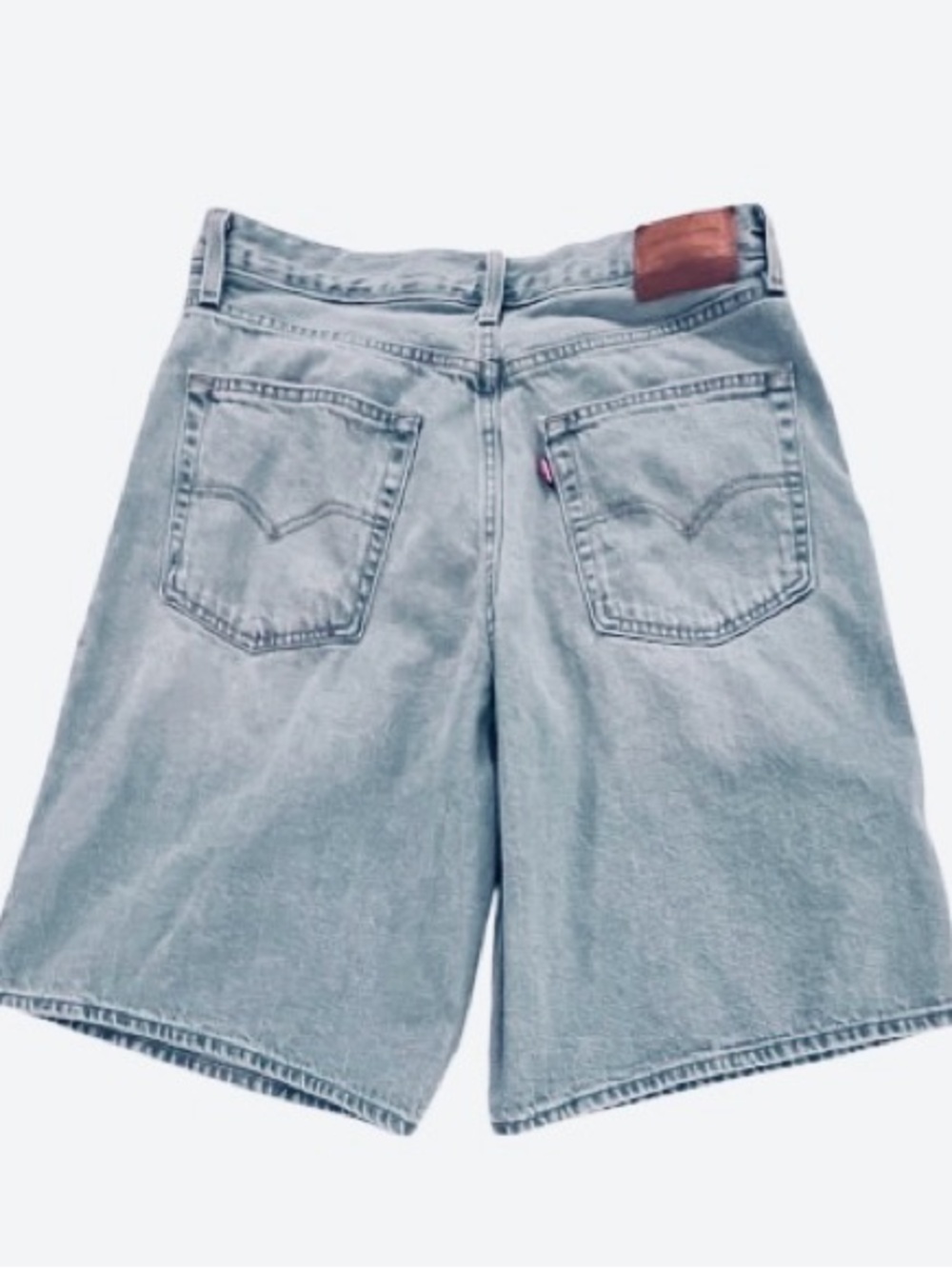 Levi's- Baggy Relaxed Fit Light Wash Jorts. Size: 30 - Picture 5 of 9